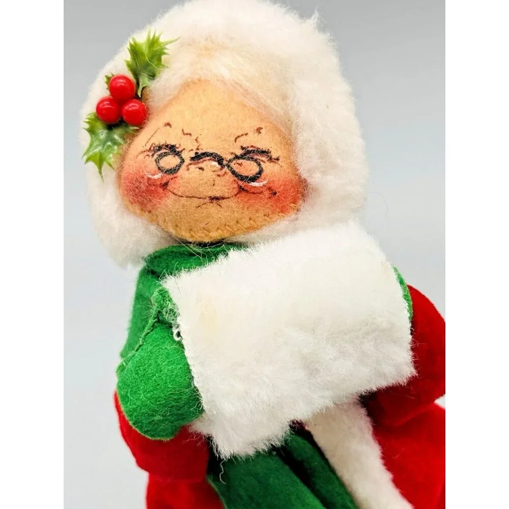 Annalee Mrs Claus Green Mittens Scarf Muff 7  inch Vintage Christmas‎ Santa Snow